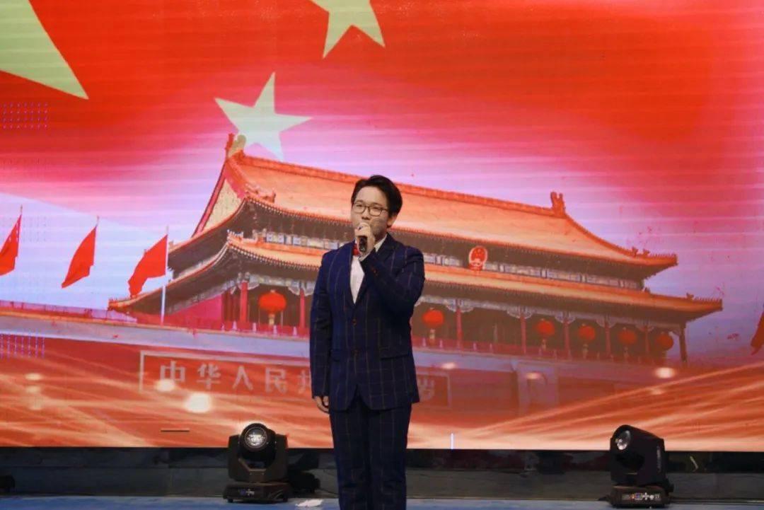 逃离整洁的庭院